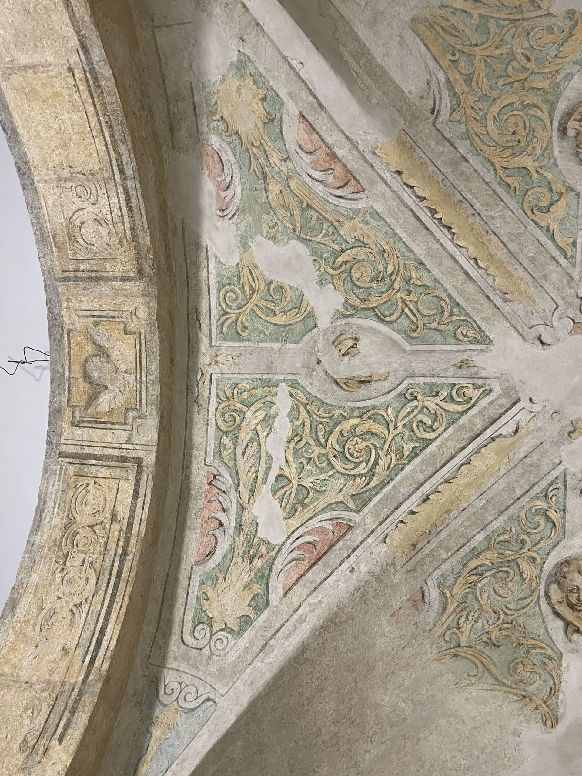 Dégagement des décors muraux